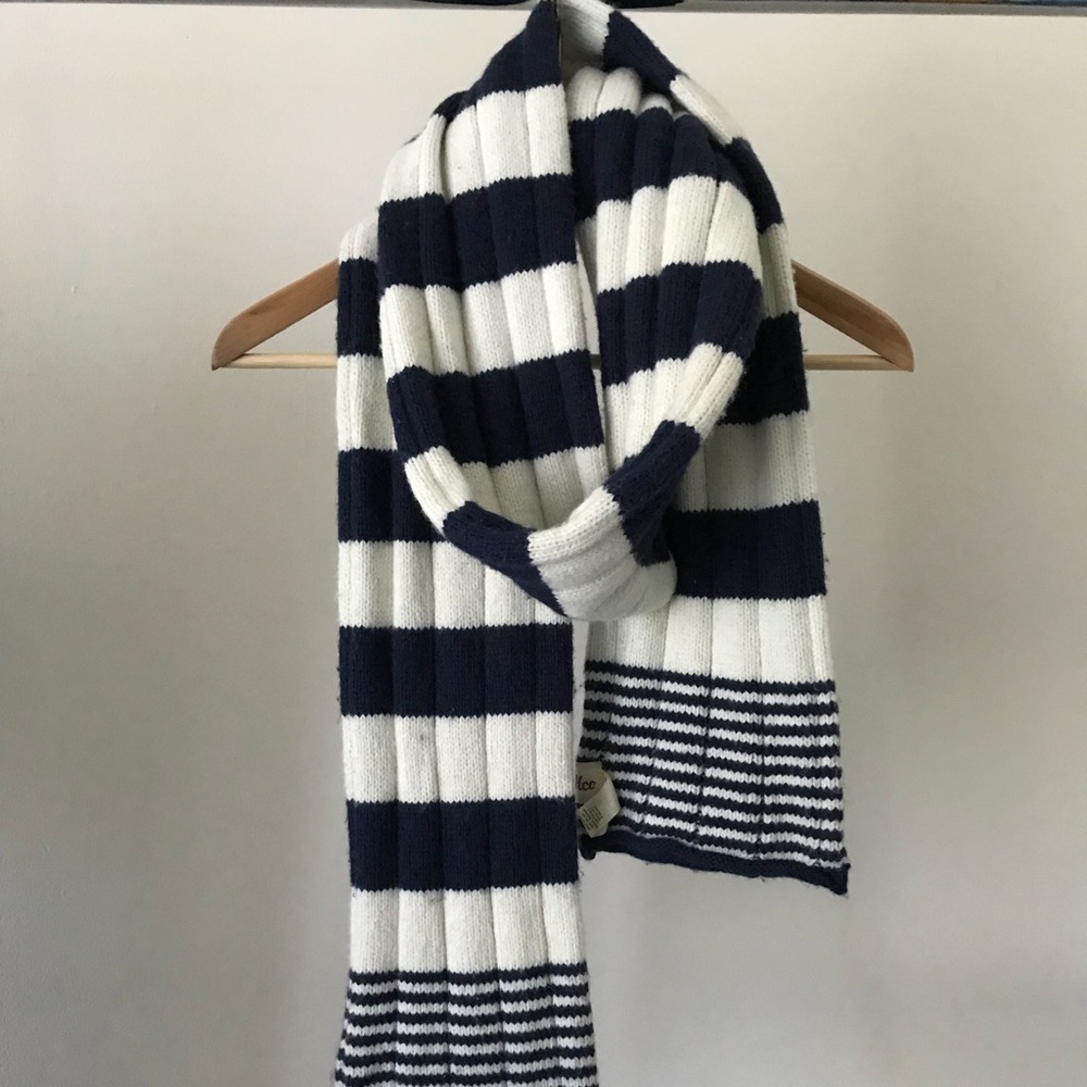 Knit scarf